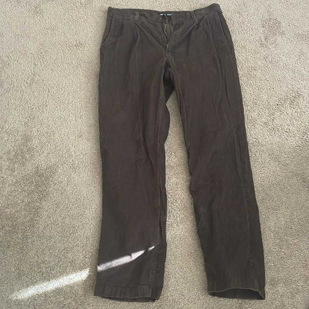 Vans men’s corduroy loose fit pants. Size 30. Dark brown